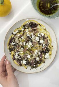 Carpaccio de calabacín con olivada y anchoas