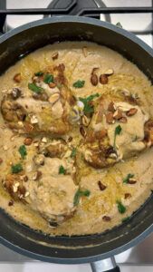 Pollo con salsa de almendras